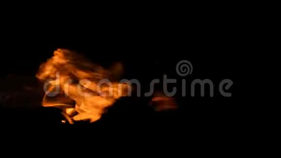 燃烧在黑色背景上的火焰视频的预览图
