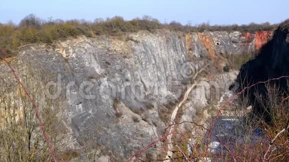 矿山用于开采石料地面采石场视频的预览图