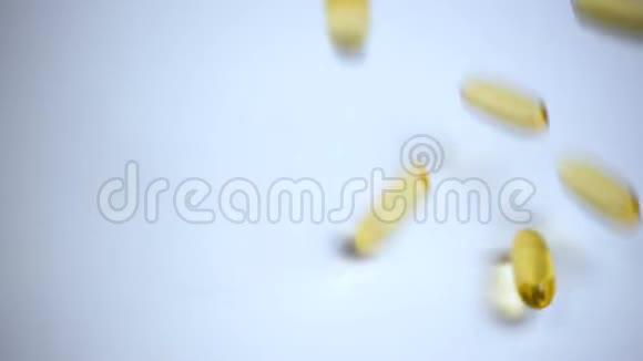 胶囊中鱼油的视频视频的预览图