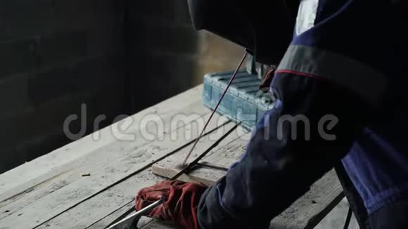 型材平面图乙炔焊机焊接两个金属件视频的预览图