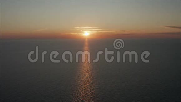 美丽的黑海日出蓝色的海视频的预览图