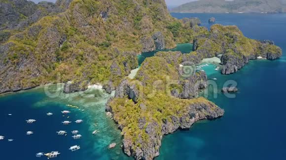 鸟瞰米尼洛克岛ElNido巴拉望菲律宾石灰岩岩溶岩脊形成美丽的蓝色视频的预览图
