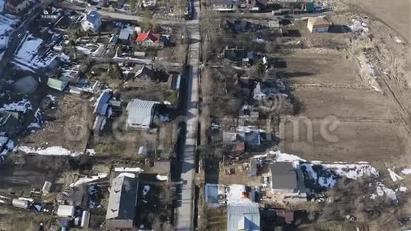 飞过村庄的房屋空中勘测视频的预览图