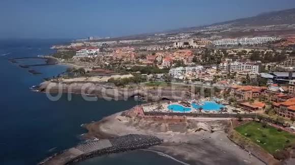TenerifeCostaAdeje度假胜地的鸟瞰图视频的预览图