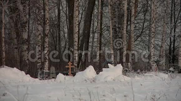 冬天的俄罗斯墓地视频的预览图