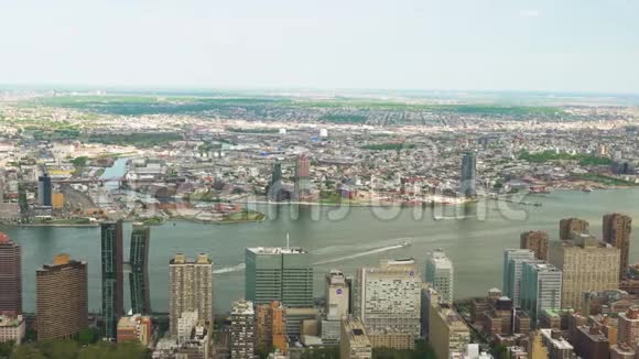 曼哈顿天际线和纽约市海港鸟瞰视频的预览图