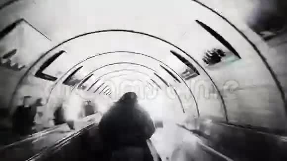 地铁里的人时光流逝视频的预览图