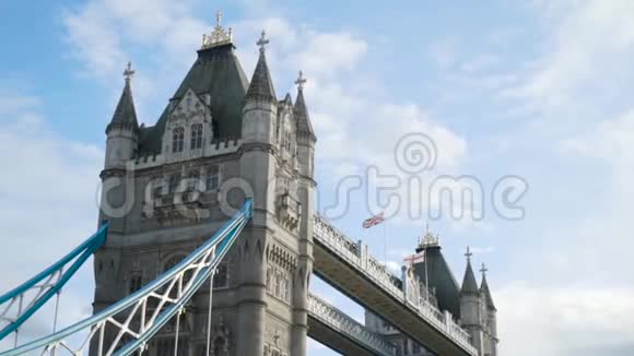 塔桥古建筑的特写行动英国著名的中世纪桥塔的美丽形象视频的预览图
