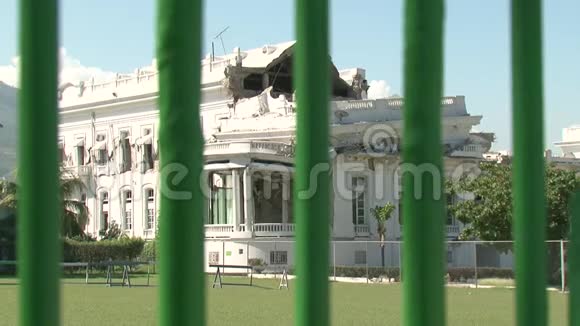 海地地震建筑物倒塌和严重损坏视频的预览图