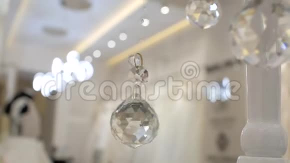 玻璃面球节日球带球视频背景圣诞节装饰游戏灯抽象玻璃装饰4k视频视频的预览图