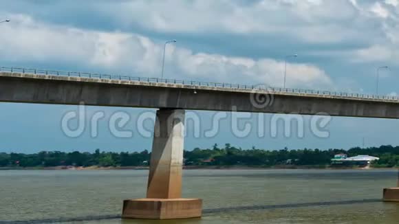 泰国穆克达汉的第二座塔亚老挝友谊桥视频的预览图