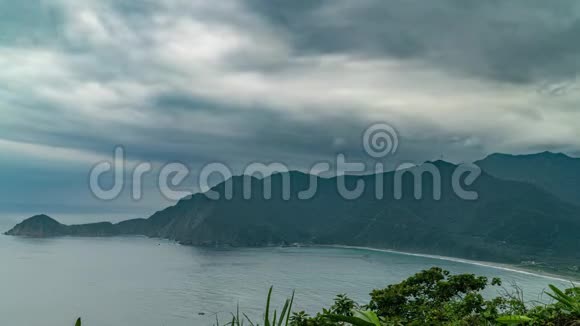 多云天气台湾海岸及海湾全景电影时间图视频的预览图