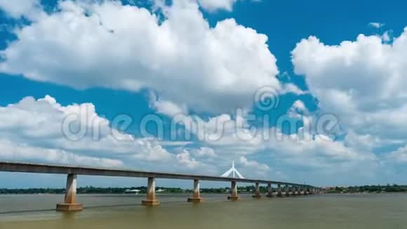 泰国穆克达汉的第二座塔亚老挝友谊桥视频的预览图