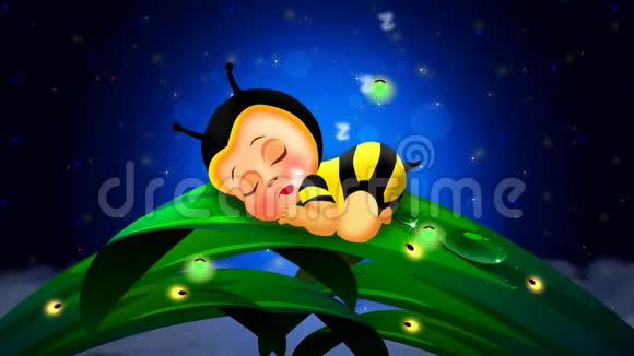 可爱的婴儿蜜蜂卡通在树叶上睡觉美丽的萤火虫在夜空中循环视频背景放置婴儿视频的预览图