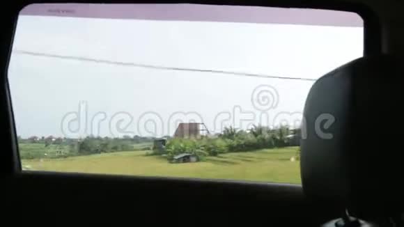 从巴厘岛的车窗看到视频的预览图