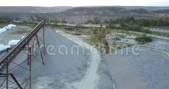 白色袋团图案废弃采矿部门视频的预览图