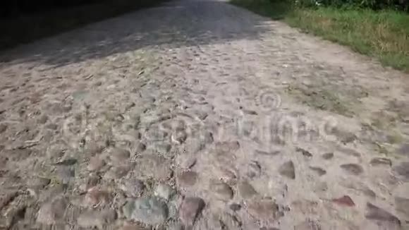 从上面记录的石路彩色石头视频的预览图