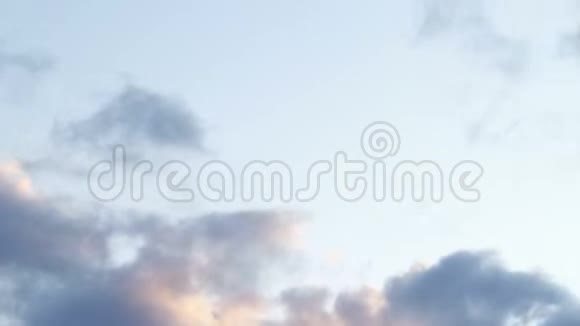 时间流逝美丽的蓝天与云的背景视频的预览图
