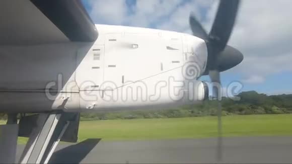 小型通勤飞机超低空起飞豪勋爵岛视频的预览图
