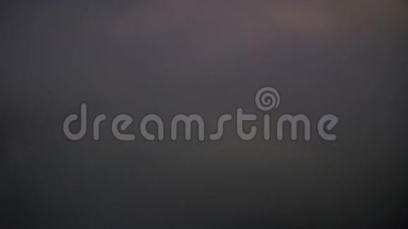 山间的夜云视频的预览图