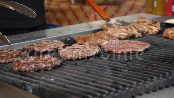 烹饪汉堡牛肉或猪肉大郁郁葱葱美味的切块从不同类型的肉烤锅特写镜头4k视频的预览图