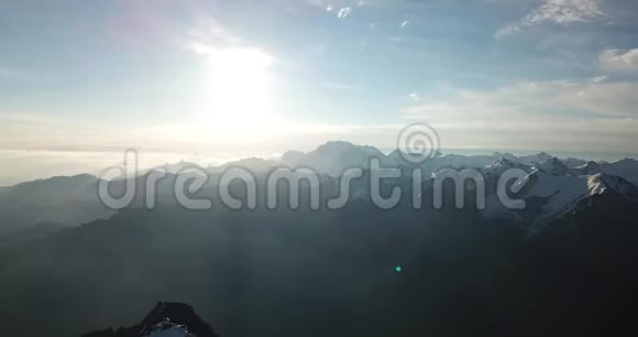 雪峰的全景高度4000米以上一段录音视频的预览图