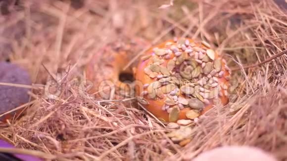 美味的甜甜圈视频的预览图