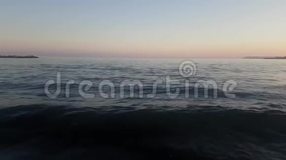 从海岸看地中海和日落视频的预览图