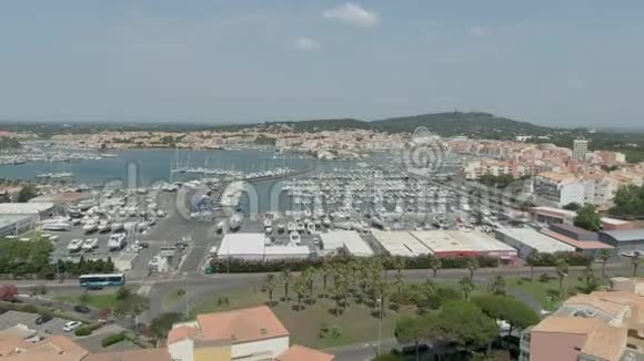 地中海海湾游艇码头视频的预览图