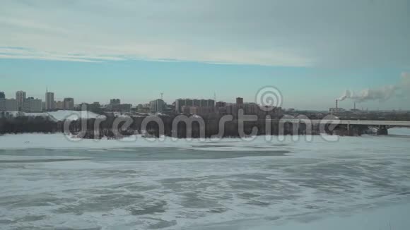 冬季西伯利亚城市全景视频的预览图
