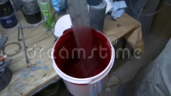 汽车油漆工混合油漆视频的预览图