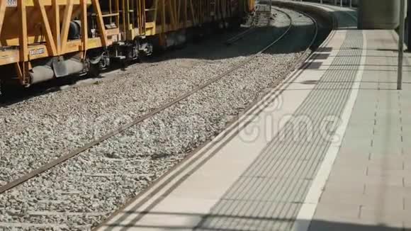 修复铁路轨道专门的列车视频的预览图