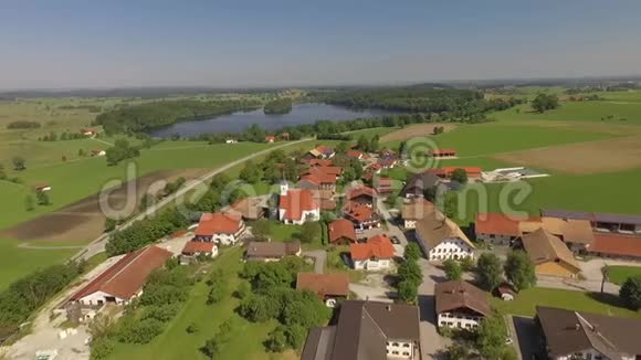 在南德巴伐利亚的AbtsdorferSee附近的Abtsdorf航空观景台视频的预览图