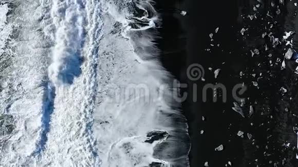 冰岛布里连特贝克黑色海滩航空视频的预览图