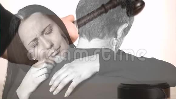 情侣拥抱和木槌数字动画视频的预览图