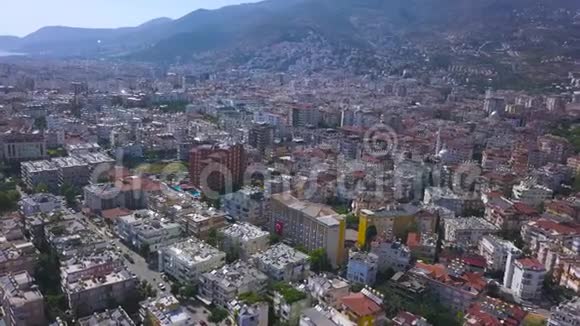 令人惊叹的鸟瞰土耳其阿拉尼亚市暑假概念艺术美丽的城市和视频的预览图