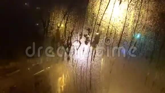雨天乘车旅行4K录像视频的预览图