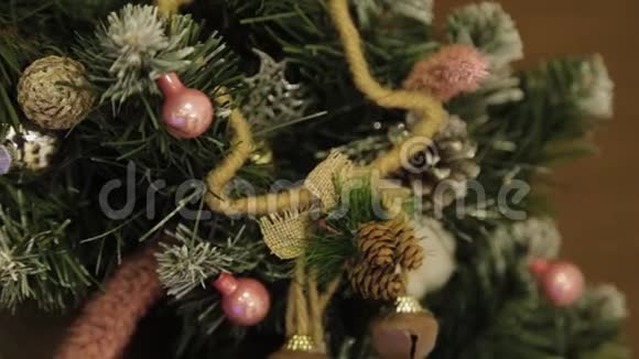 漂亮的圣诞装饰特写2020年新年视频的预览图