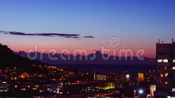 日落时的城市景观视频的预览图