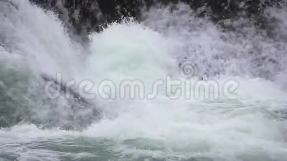大瀑布慢动作吼水视频的预览图