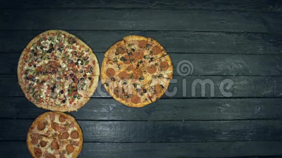 曼尼比萨饼生态黑色背景视频的预览图