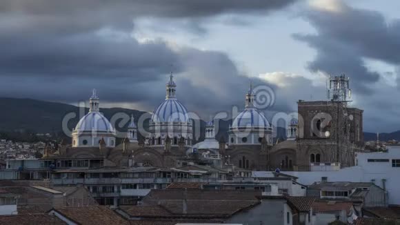 厄瓜多尔昆卡夕阳下的大教堂视频的预览图