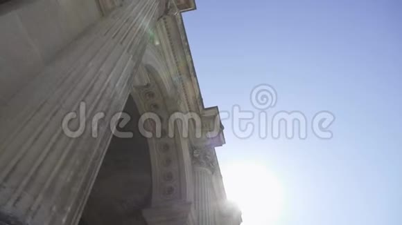 右至左潘实时中镜头罗浮宫在巴黎视频的预览图