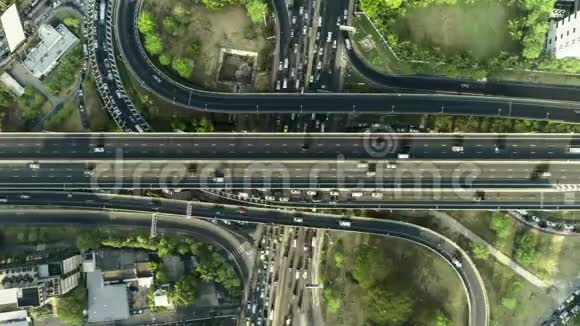 泰国曼谷4路站街交叉口环形交叉路口的城市交通高峰4KUHD水平视频的预览图