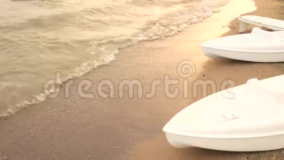 沙滩冲浪板视频的预览图