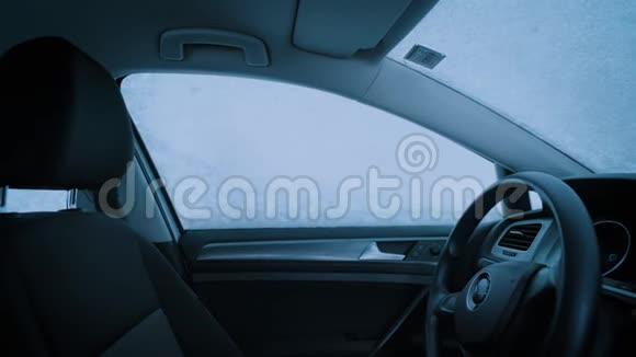 从车内观看雪窗或玻璃视频的预览图