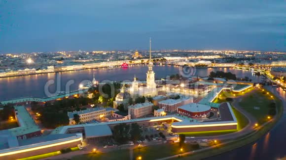 彼得和保罗堡哈里岛和圣彼得堡市的夜景视频的预览图