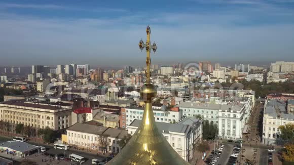 罗斯托夫俄罗斯顿2019年10月24日大教堂穹顶和十字架从上面可以看到视频的预览图