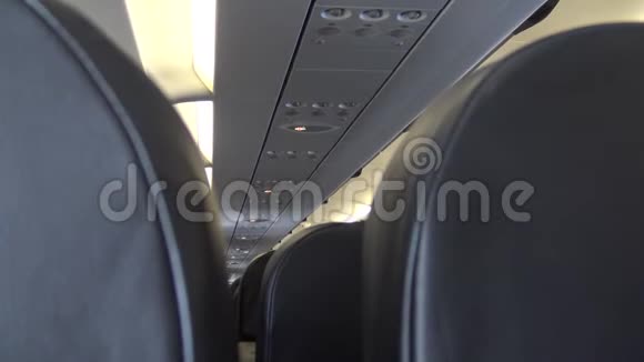 4k禁止在飞机内部吸烟的标志视频的预览图