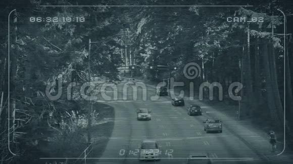 通过森林的高速公路闭路电视馈送视频的预览图